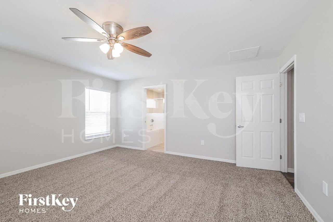 911 Kingfisher Dr - Photo 7 of 15