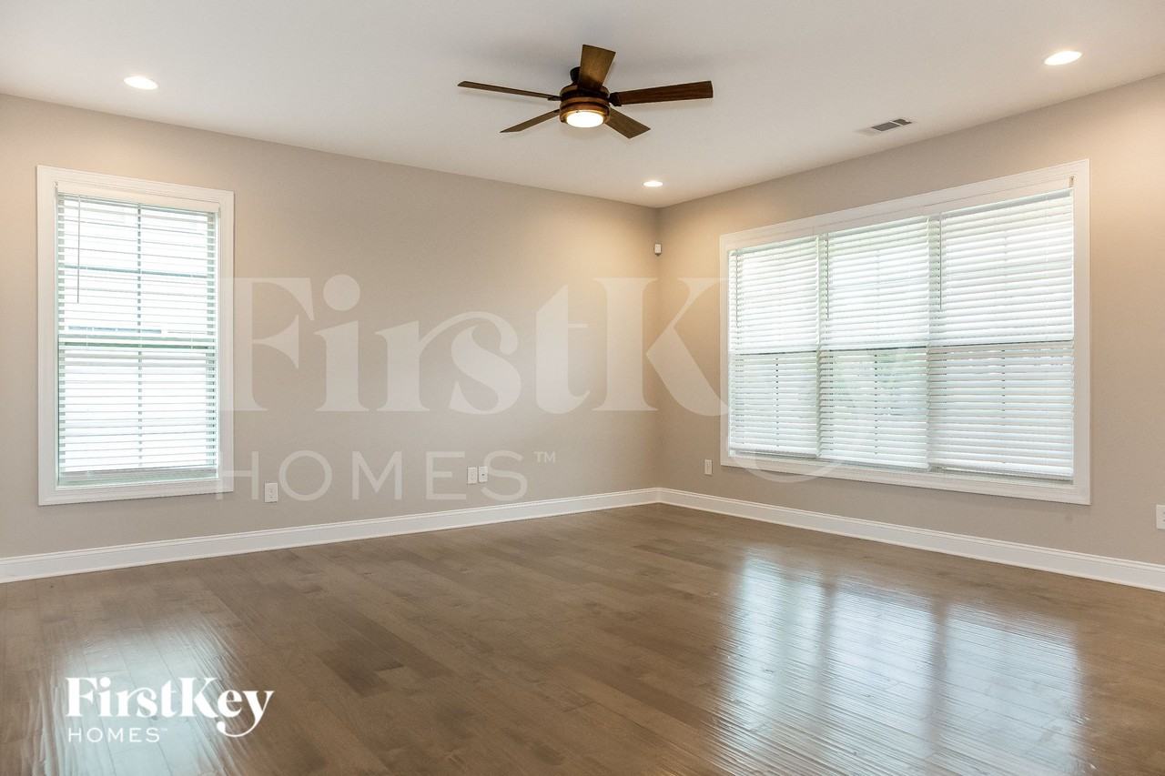 740 Wood Lily Dr - Photo 2 of 15