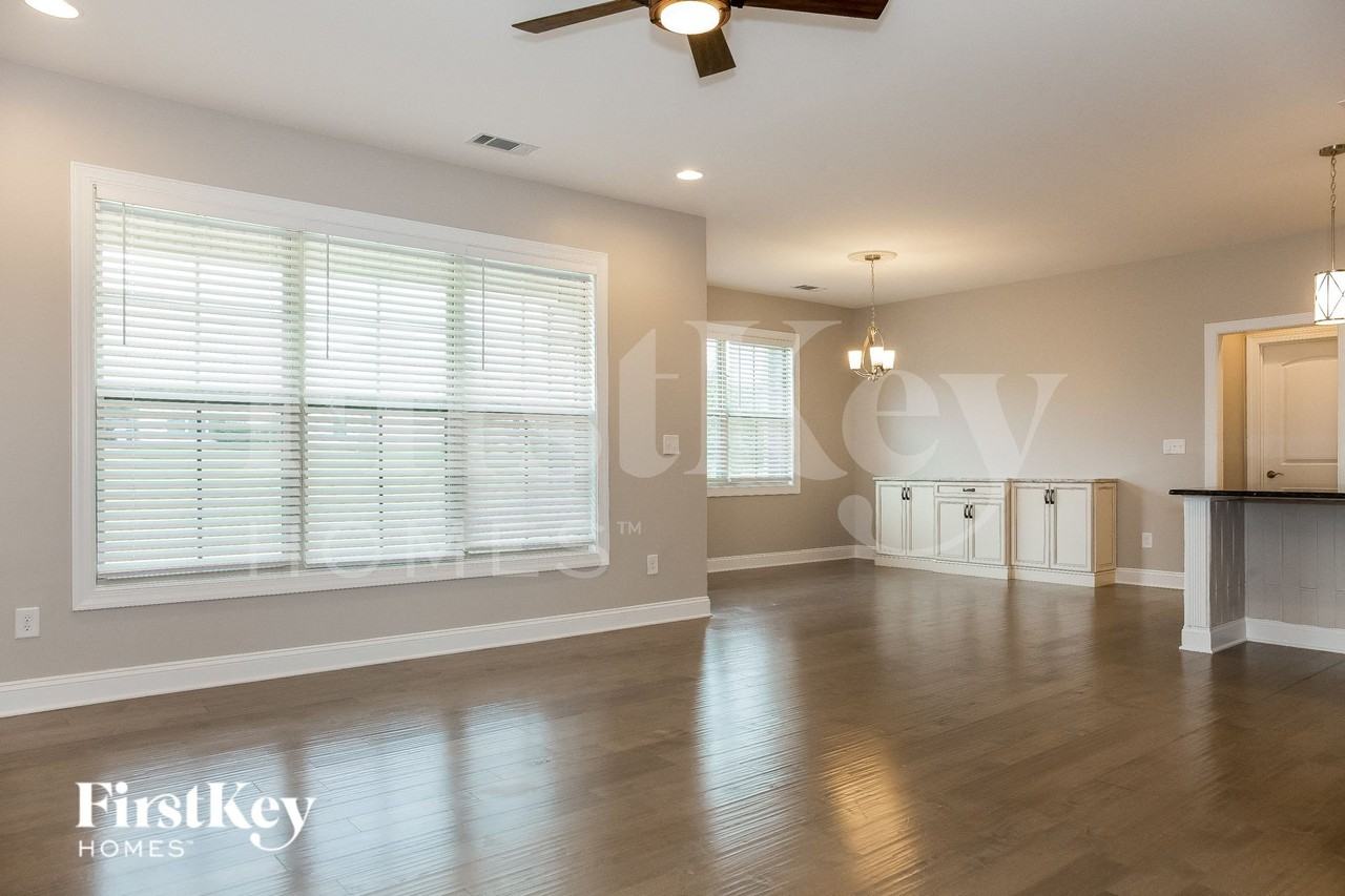 740 Wood Lily Dr - Photo 4 of 15