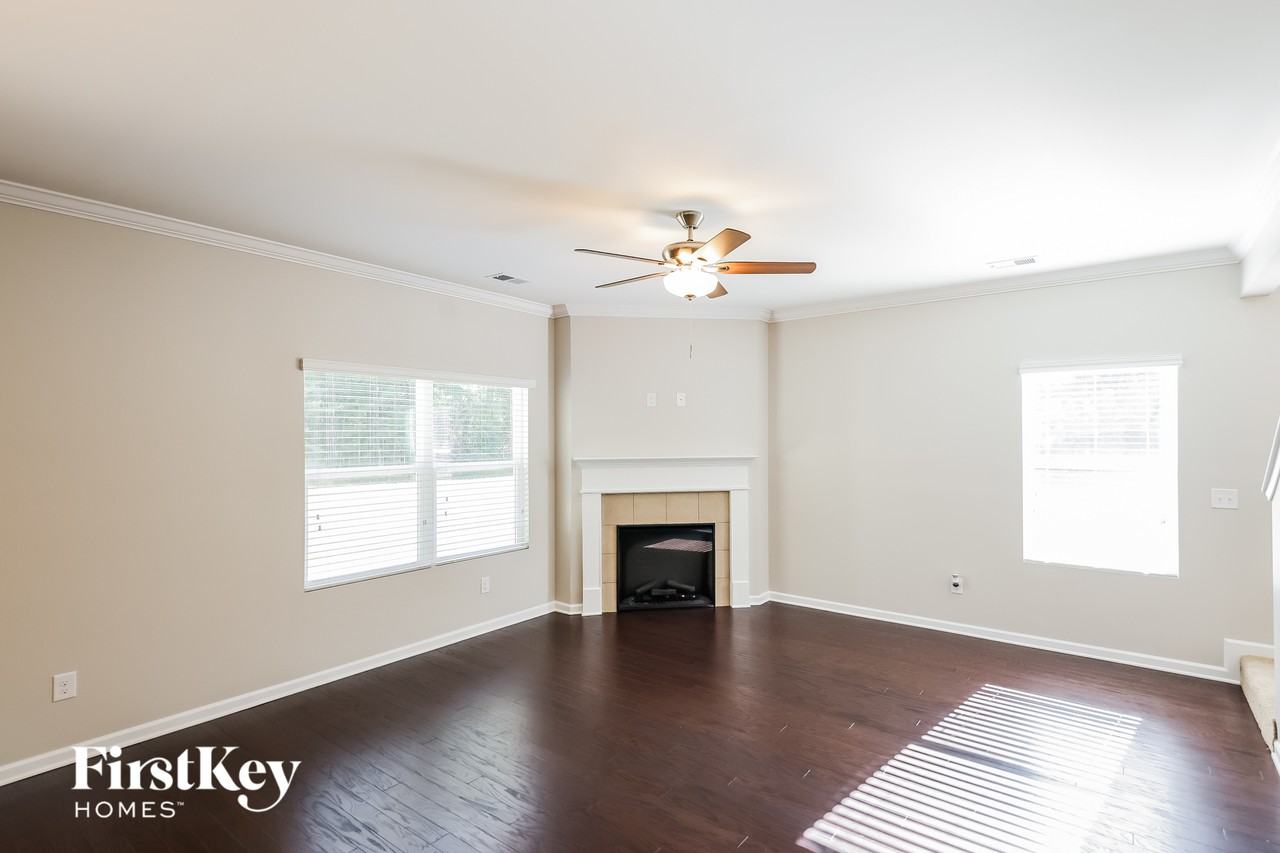 7009 Elm Crest Cir - Photo 3 of 15