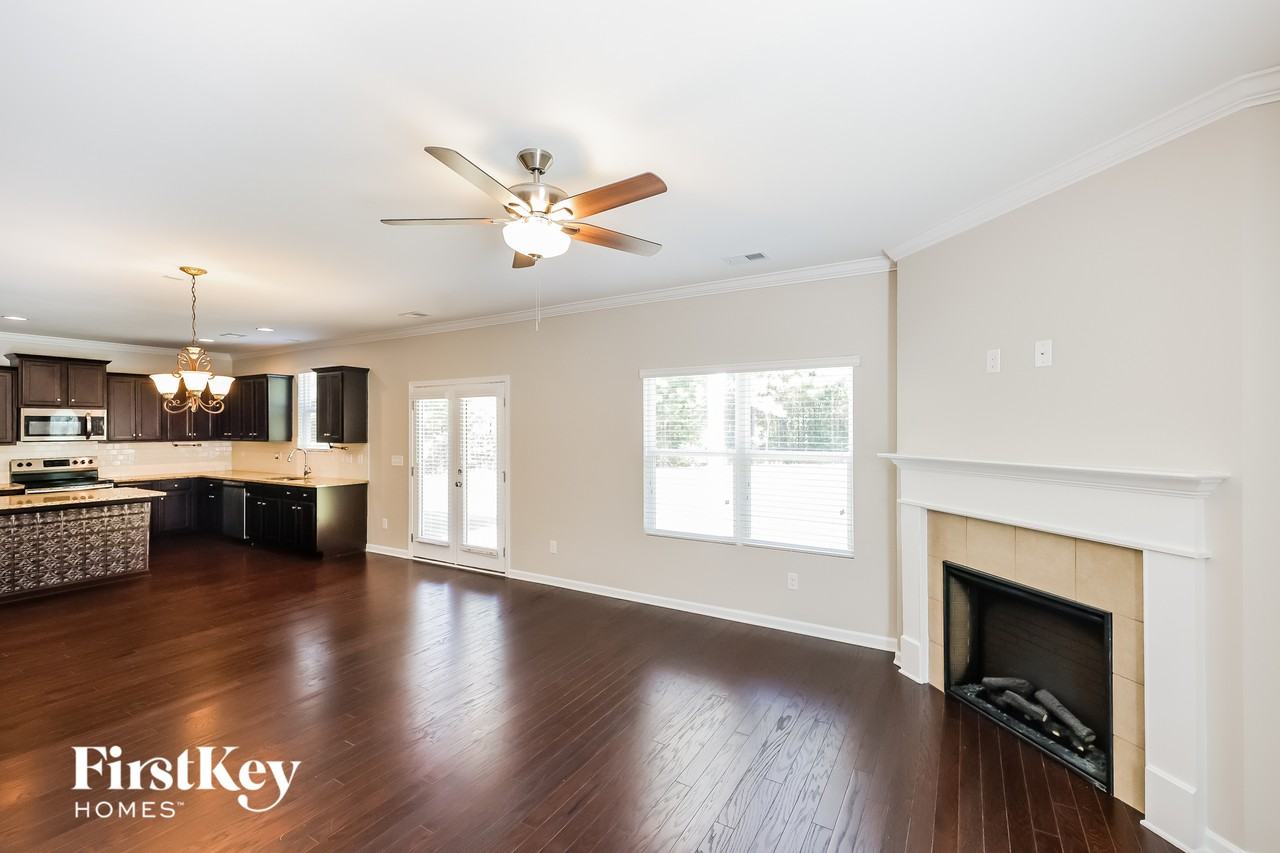 7009 Elm Crest Cir - Photo 4 of 15