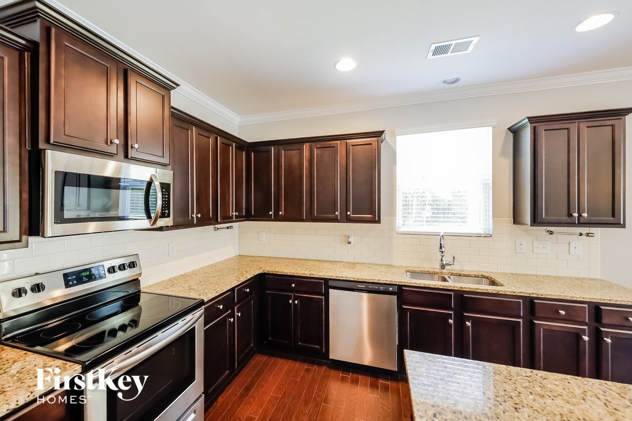 7009 Elm Crest Cir - Photo 5 of 15