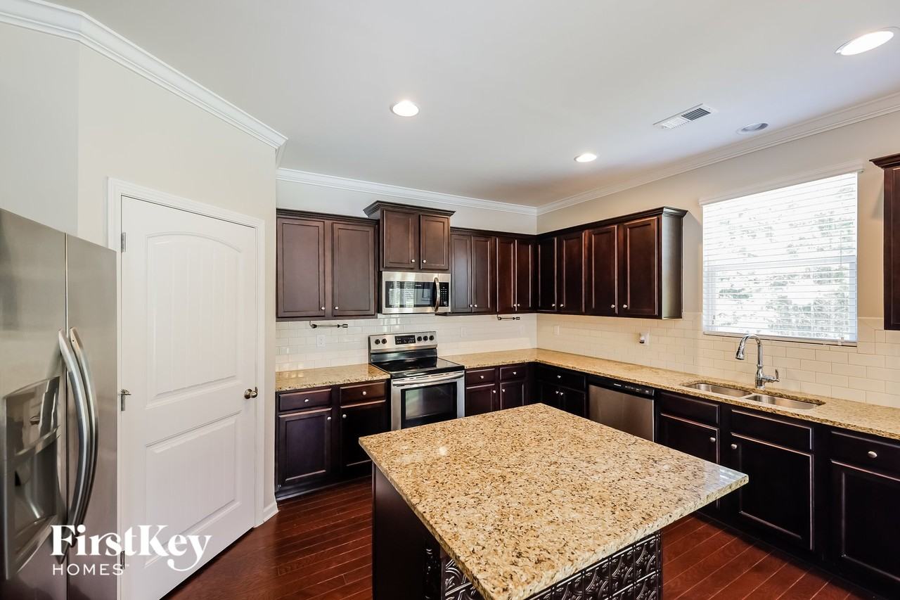 7009 Elm Crest Cir - Photo 6 of 15