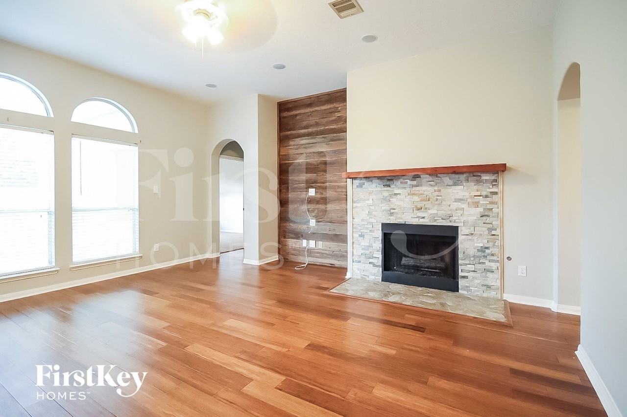 1118 Chase Park Dr - Photo 2 of 15