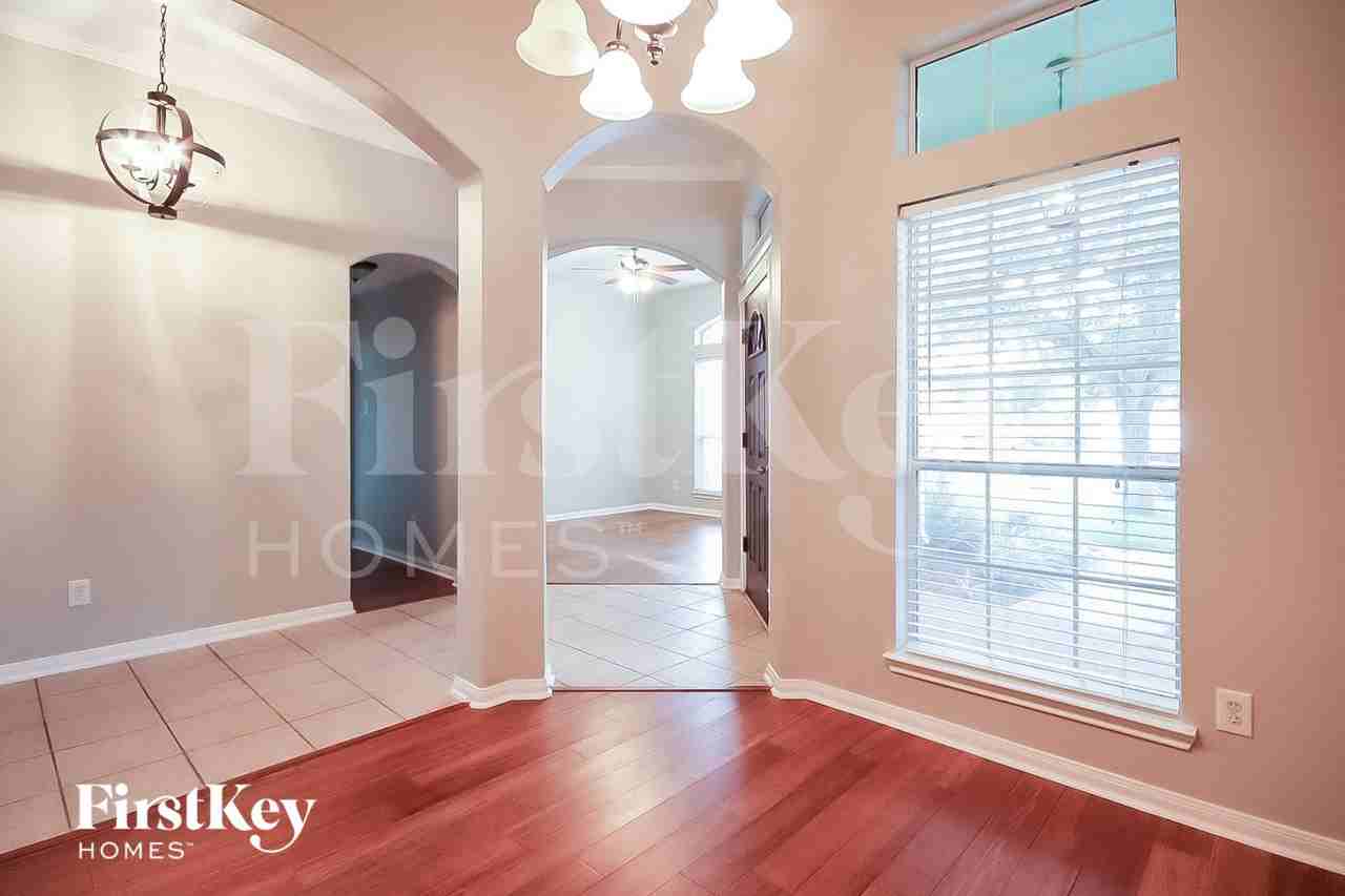 1118 Chase Park Dr - Photo 4 of 15