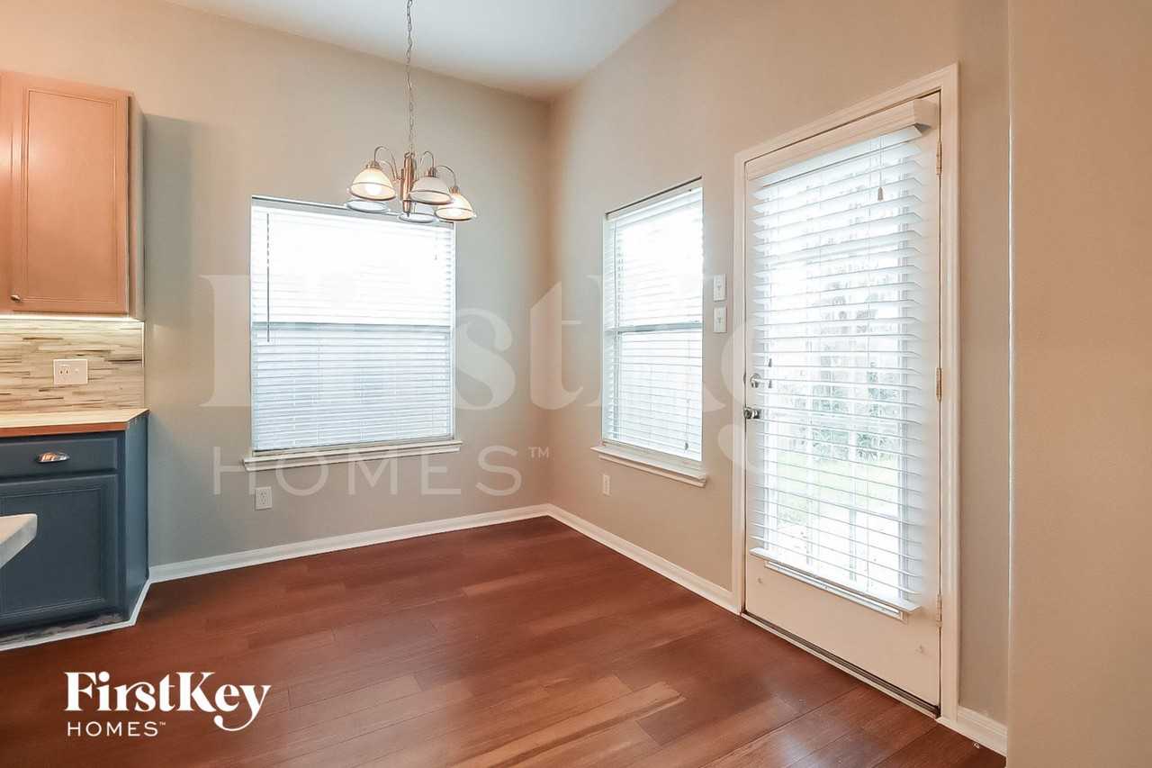 1118 Chase Park Dr - Photo 5 of 15