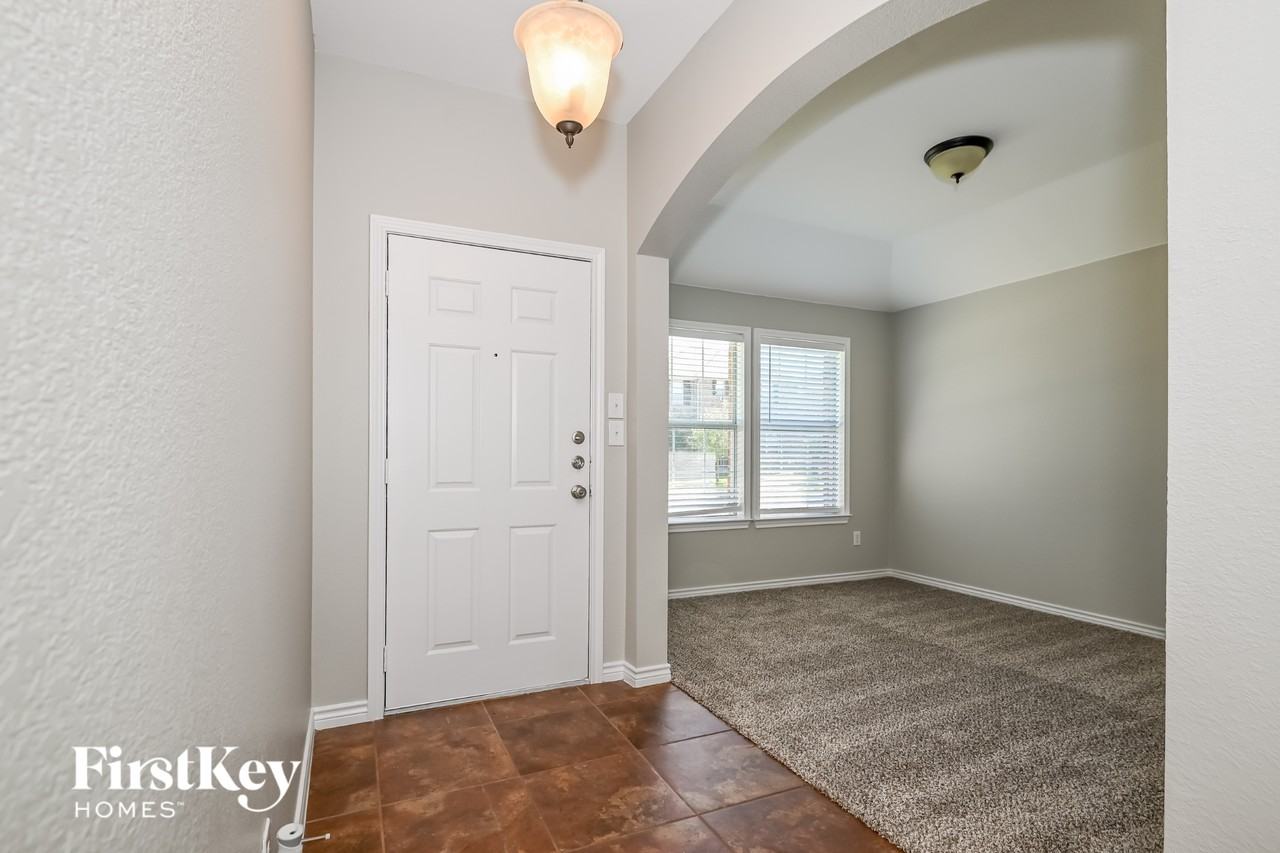 1309 Honeywood Ln - Photo 2 of 15