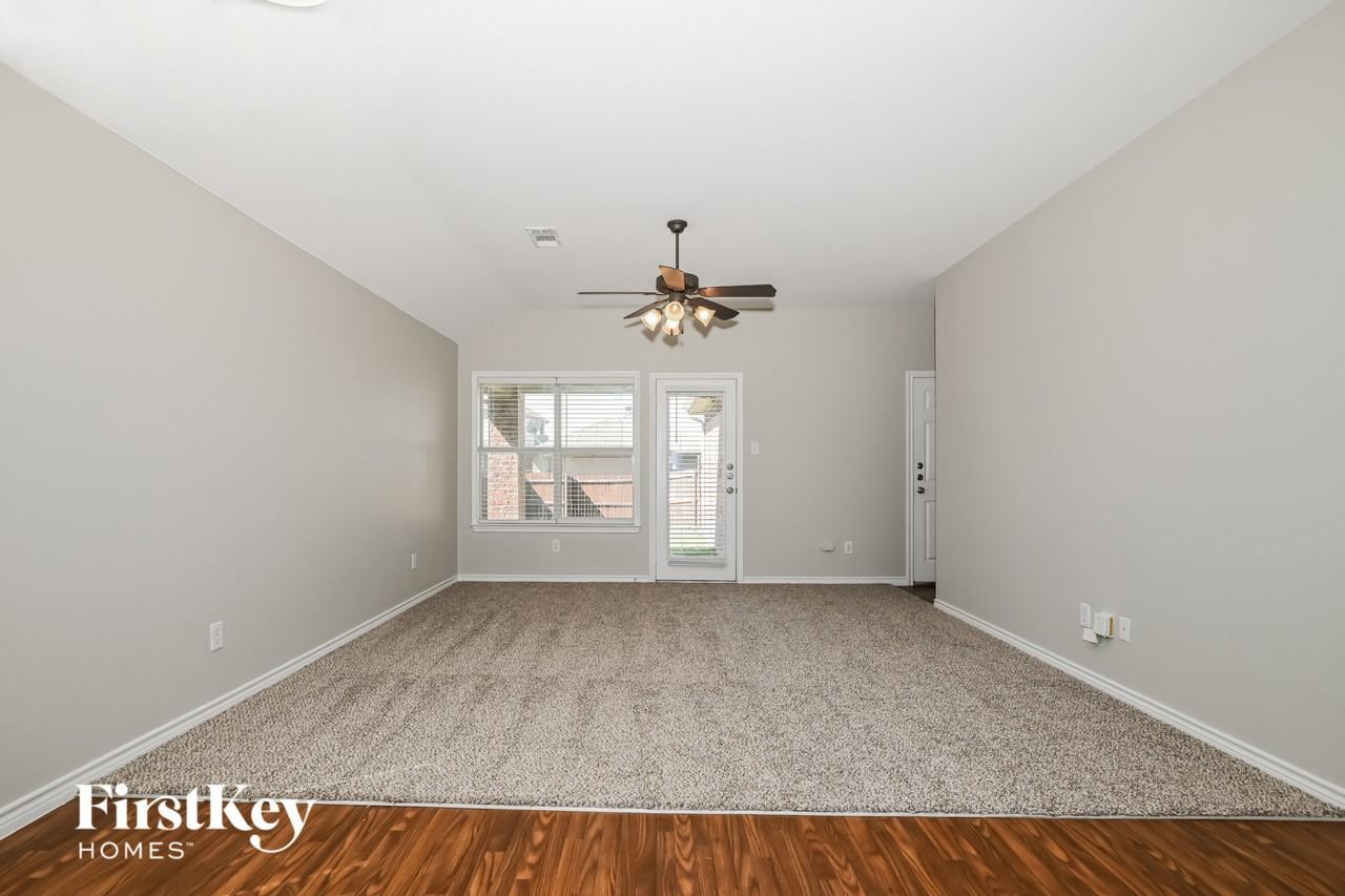 1309 Honeywood Ln - Photo 3 of 15