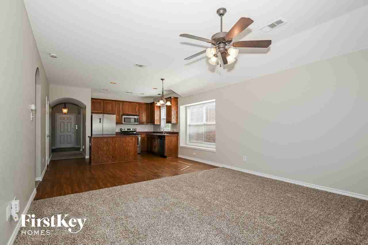 1309 Honeywood Ln - Photo 4 of 15