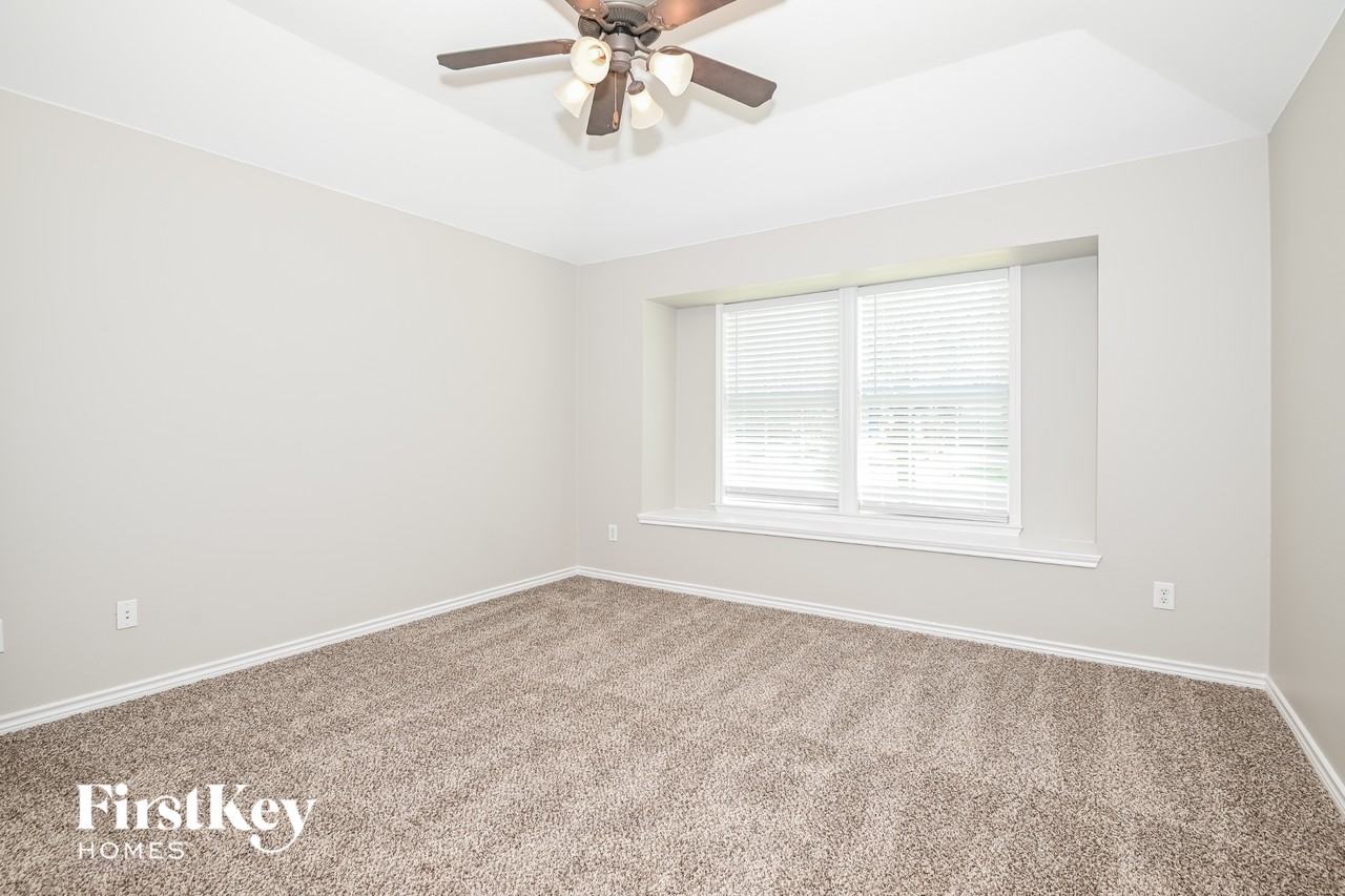 1309 Honeywood Ln - Photo 7 of 15