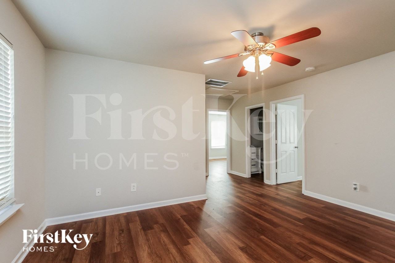 1046 Mearn Rd - Photo 7 of 15