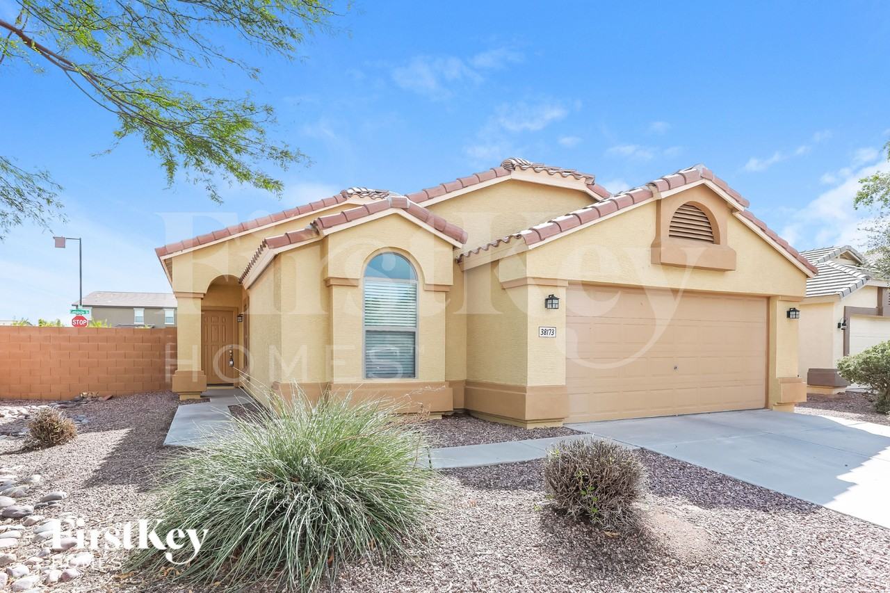 38173 N Lamar Dr - Photo 2 of 15