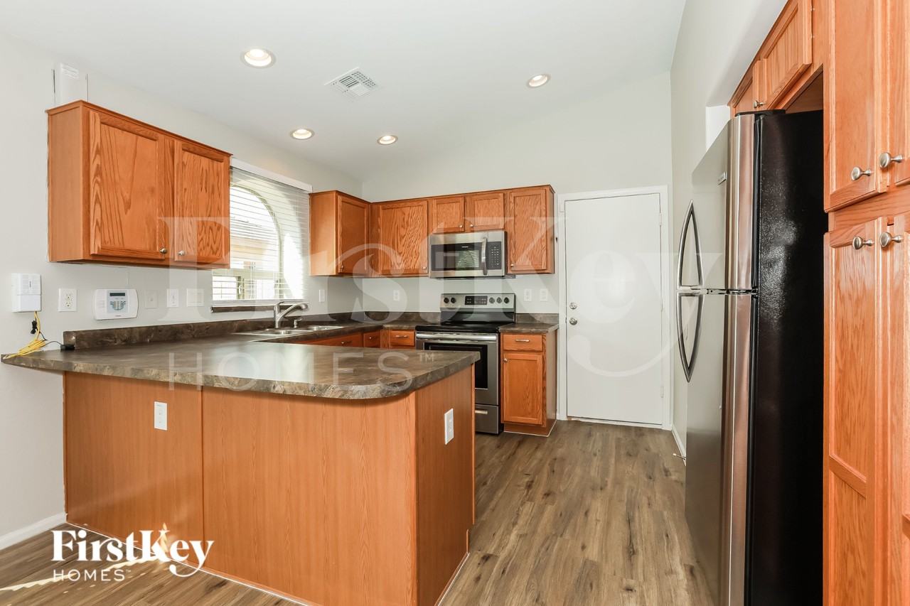 38173 N Lamar Dr - Photo 6 of 15