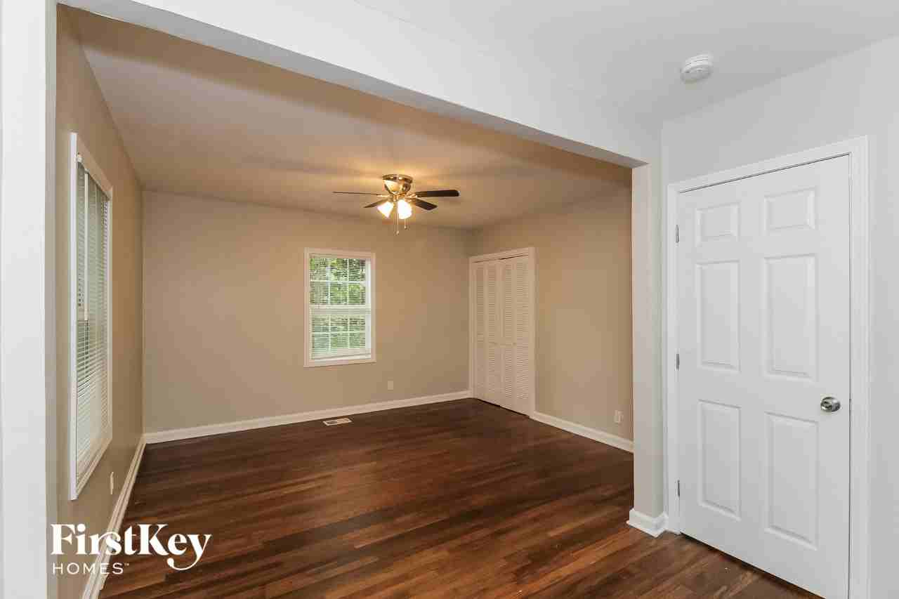 476 Rigby St Ne - Photo 2 of 15