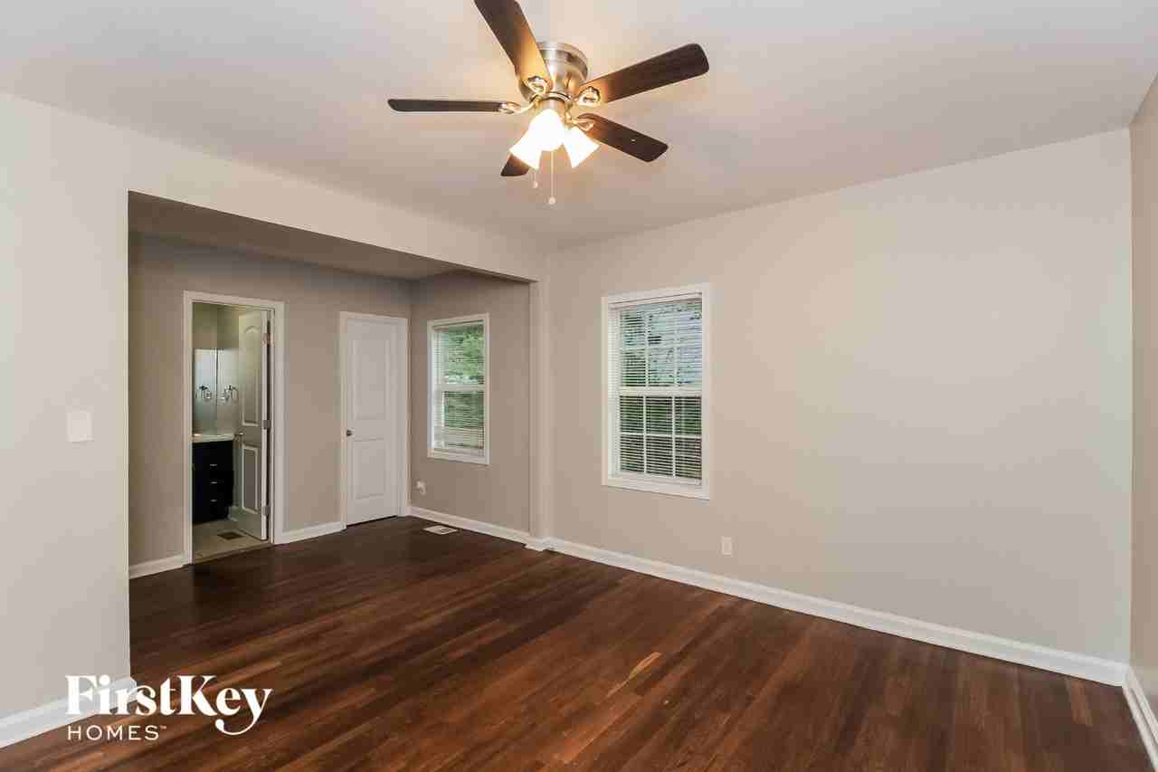 476 Rigby St Ne - Photo 3 of 15