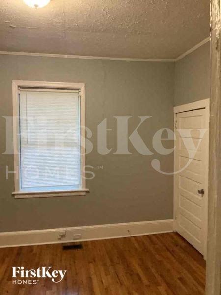 1028 Birch St Sw - Photo 4 of 10