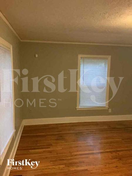 1028 Birch St Sw - Photo 5 of 10