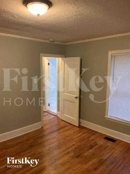 1028 Birch St Sw - Photo 6 of 10