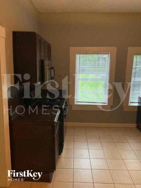 1028 Birch St Sw - Photo 7 of 10