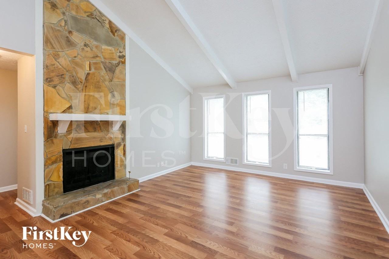 2639 Windmere Dr - Photo 4 of 15