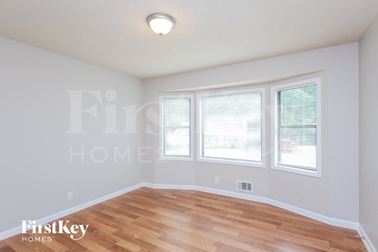 2639 Windmere Dr - Photo 5 of 15