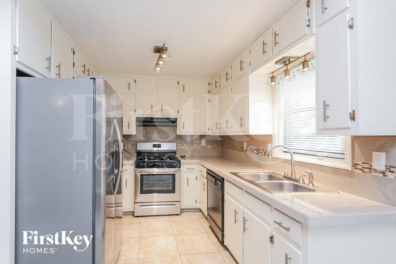 2639 Windmere Dr - Photo 6 of 15