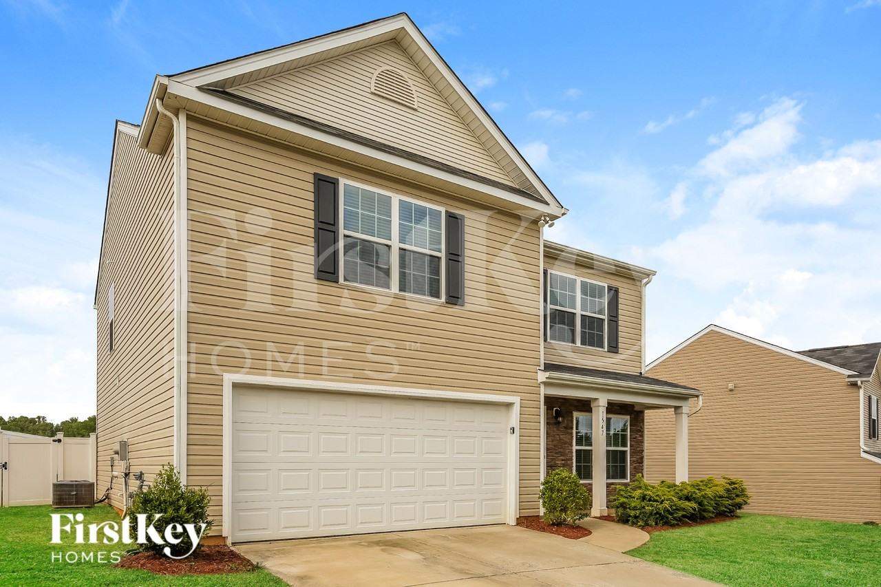 1547 Kilstrom St - Photo 2 of 16