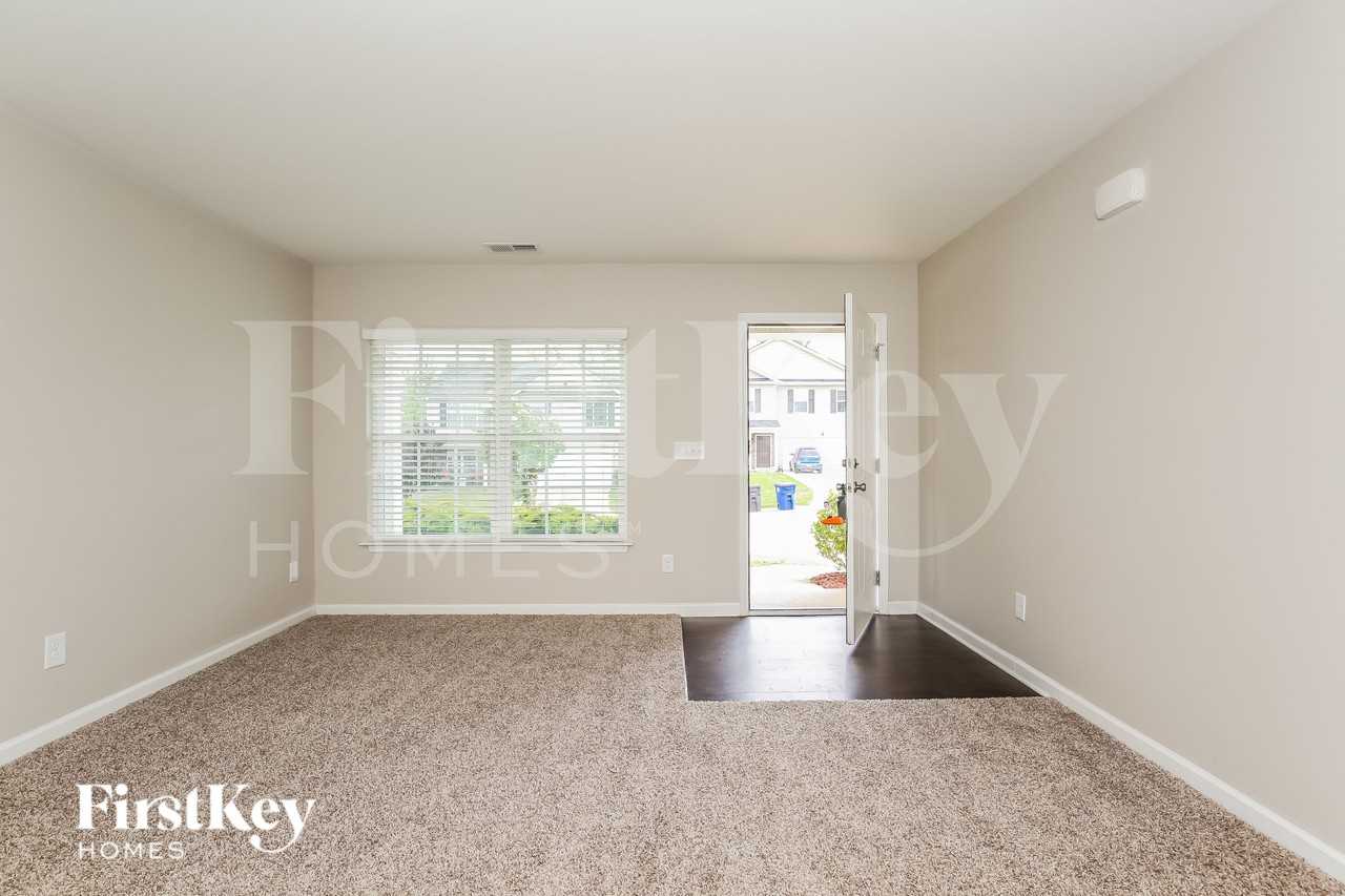 1547 Kilstrom St - Photo 3 of 16