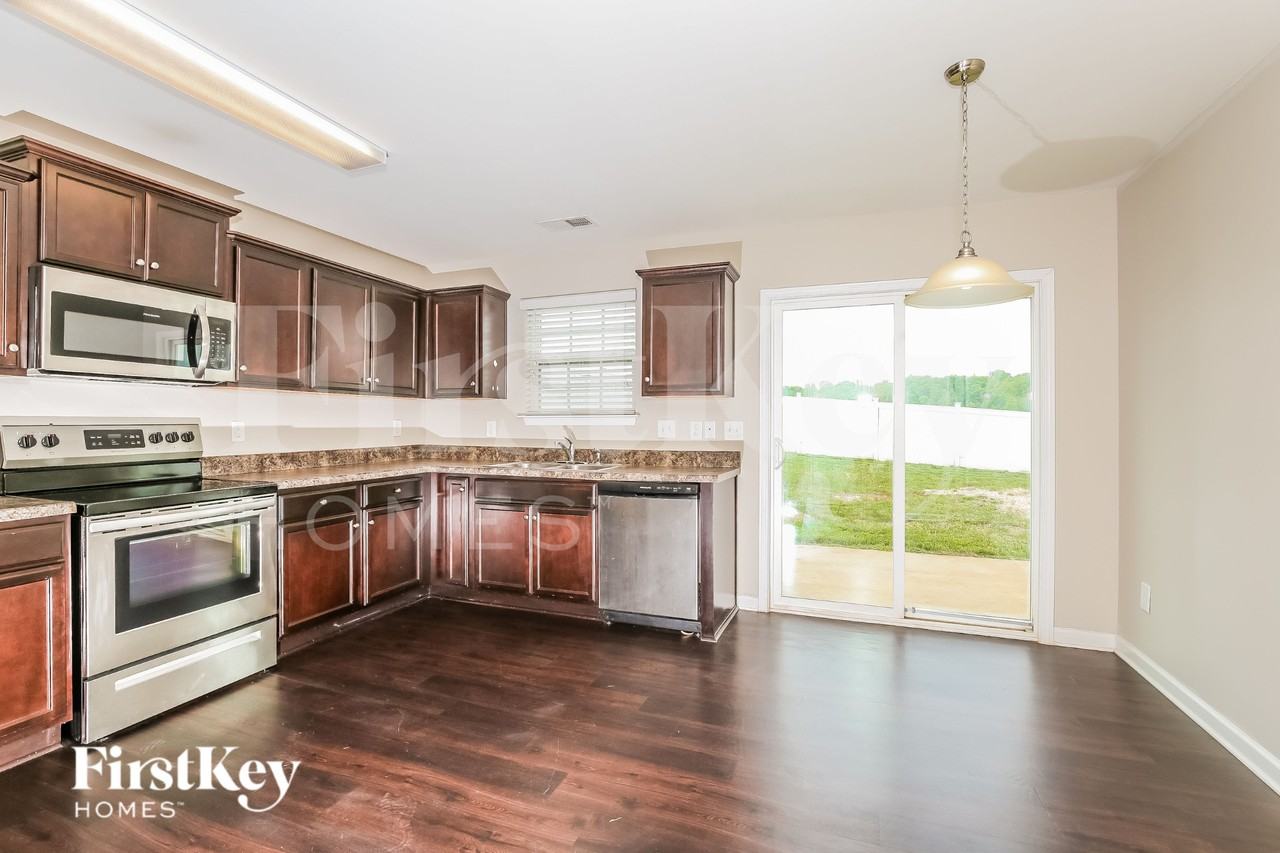 1547 Kilstrom St - Photo 6 of 16