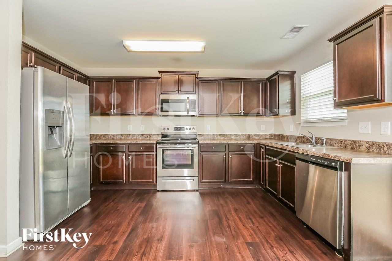 1547 Kilstrom St - Photo 7 of 16