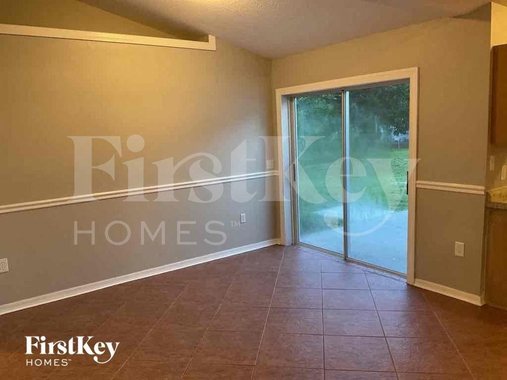 1120 Nw 11th Pl - Photo 3 of 11