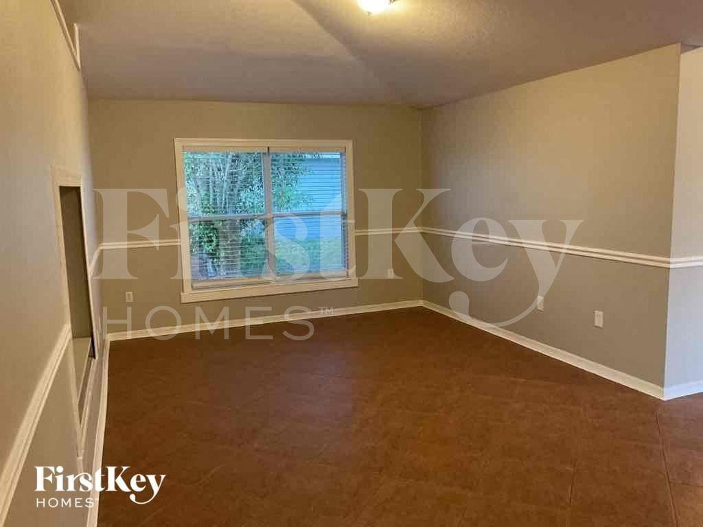 1120 Nw 11th Pl - Photo 4 of 11