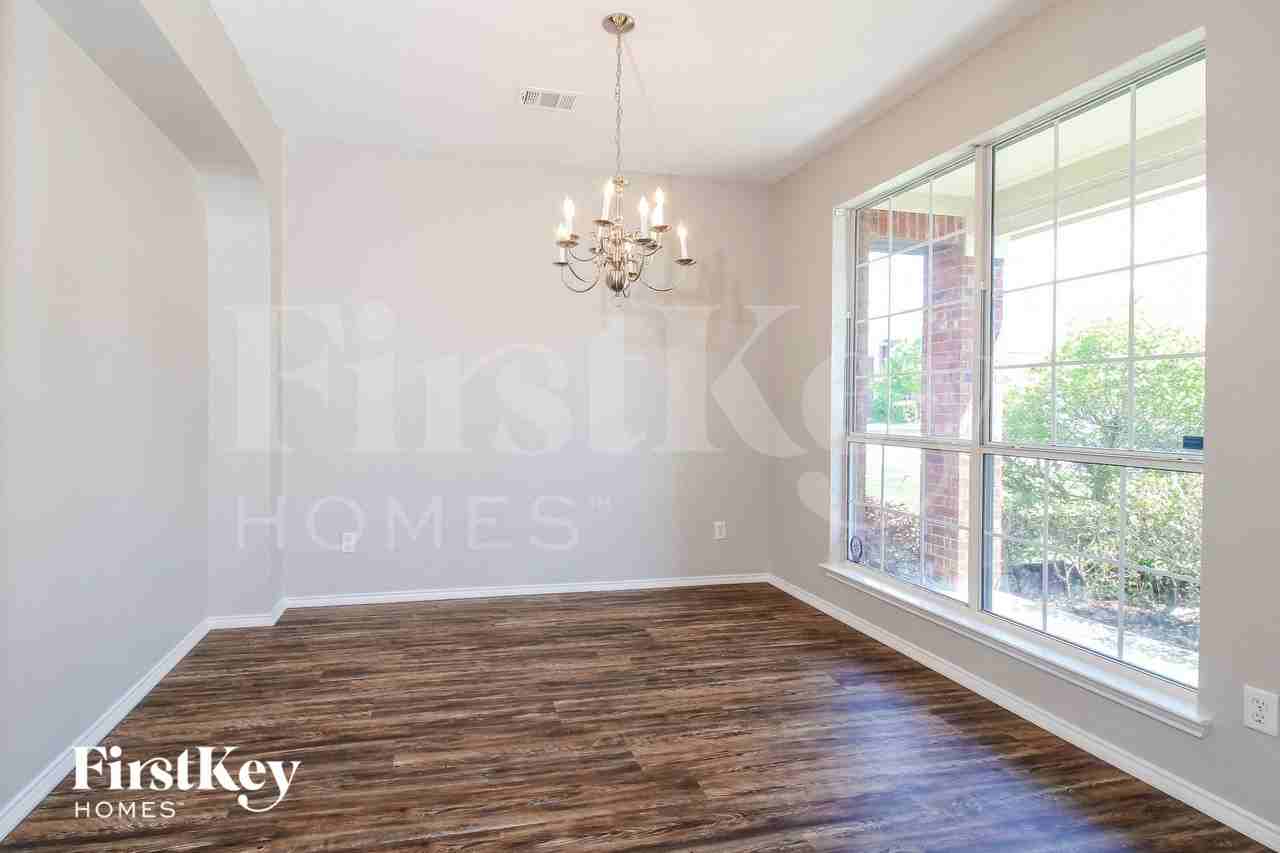 9921 Shelburne Rd - Photo 5 of 15