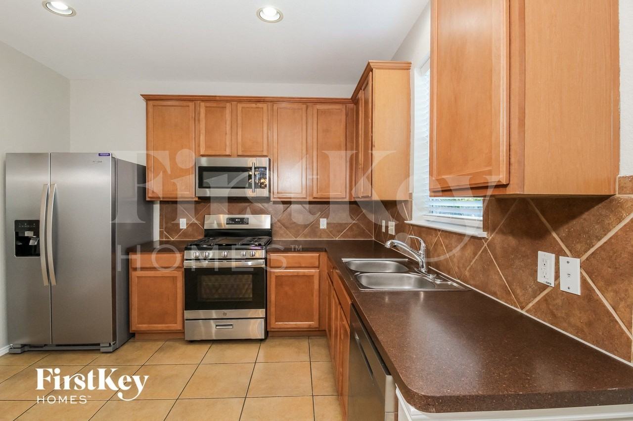 9921 Shelburne Rd - Photo 7 of 15