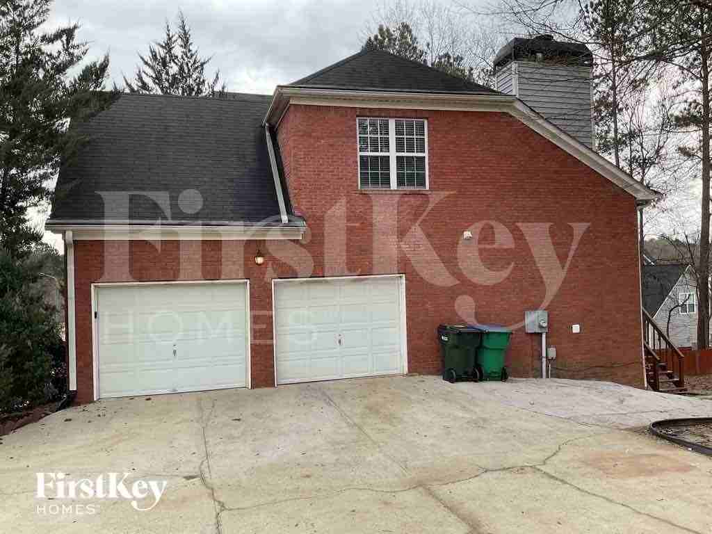 1310 Invermere Dr Se - Photo 2 of 19