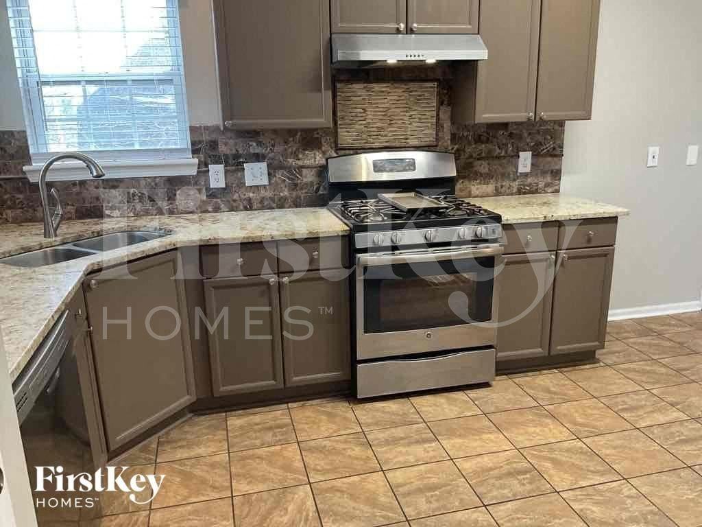 1310 Invermere Dr Se - Photo 6 of 19