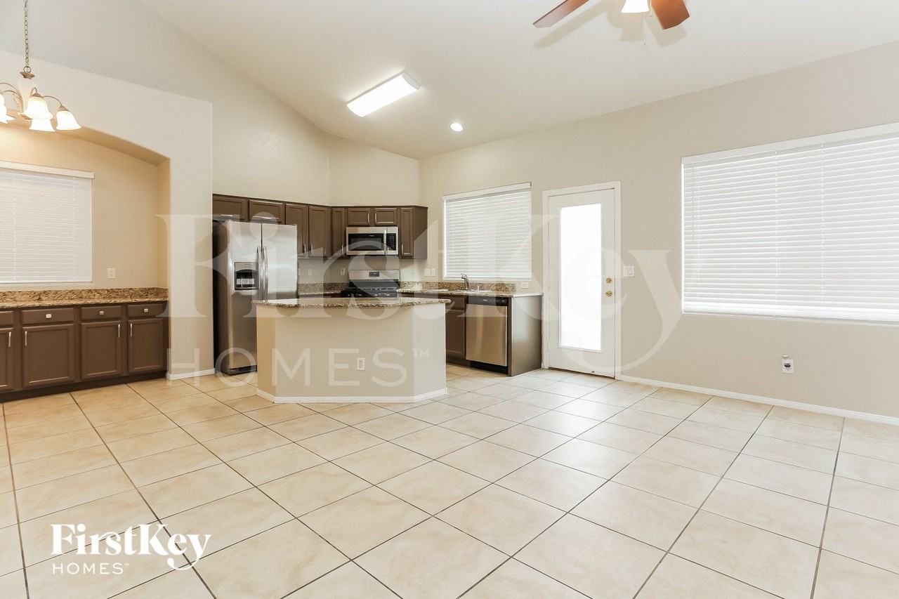 9512 Quitman Ave - Photo 2 of 15