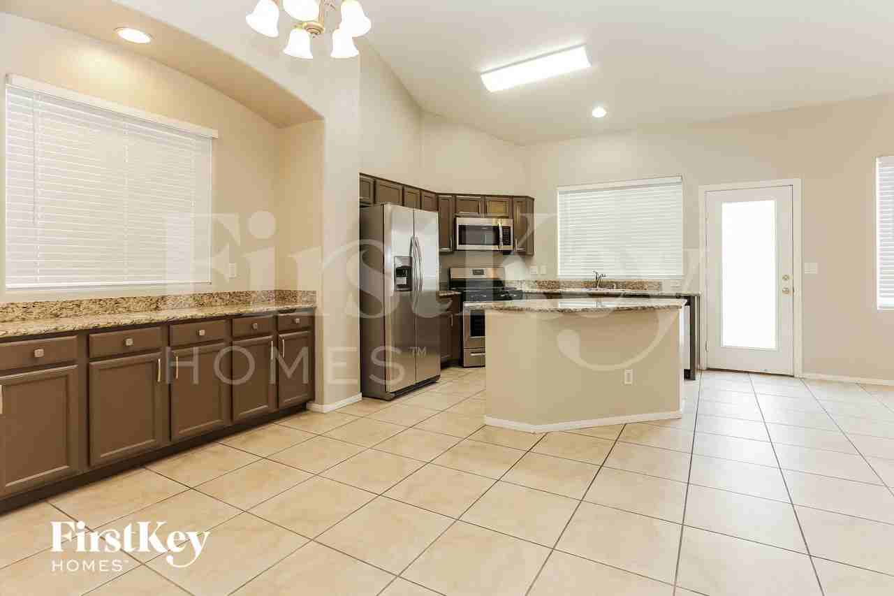 9512 Quitman Ave - Photo 4 of 15