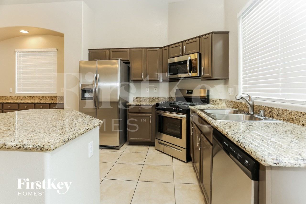 9512 Quitman Ave - Photo 5 of 15