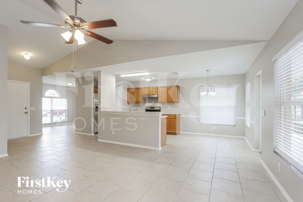 11863 Dunster Ln - Photo 3 of 15