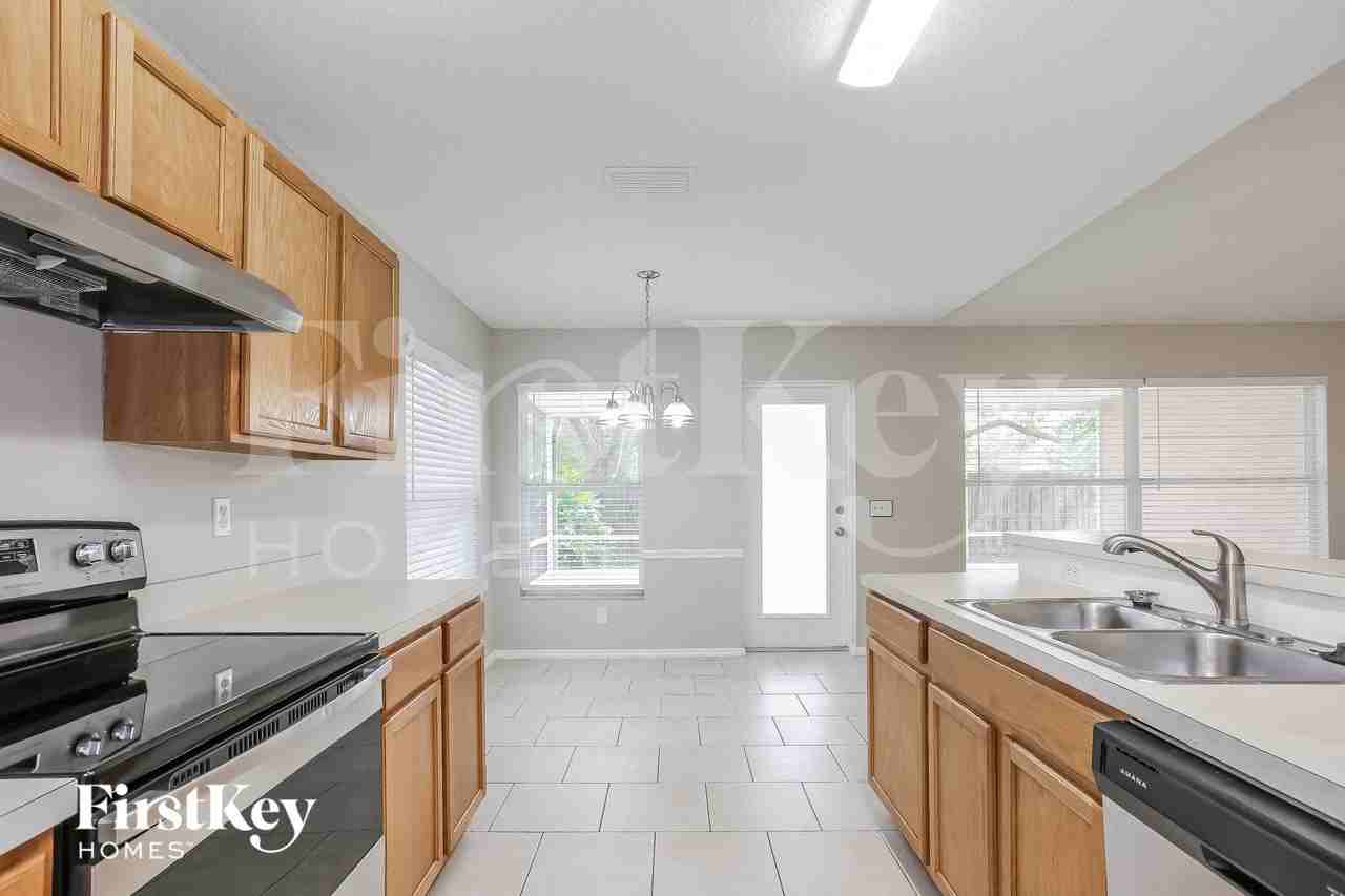 11863 Dunster Ln - Photo 5 of 15