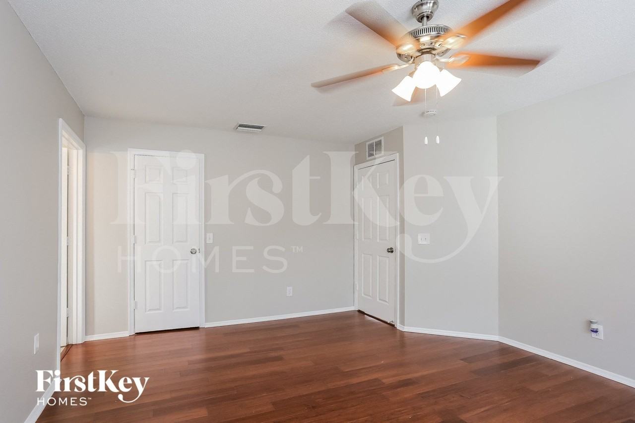 11863 Dunster Ln - Photo 7 of 15