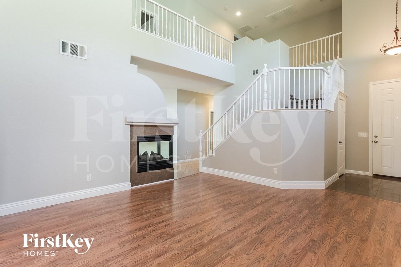 9100 Little Horse Ave - Photo 3 of 15