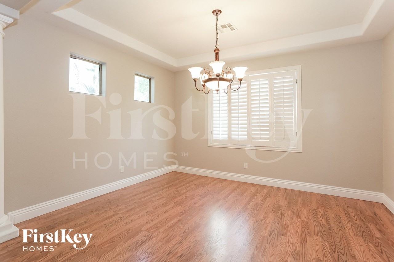 9100 Little Horse Ave - Photo 5 of 15