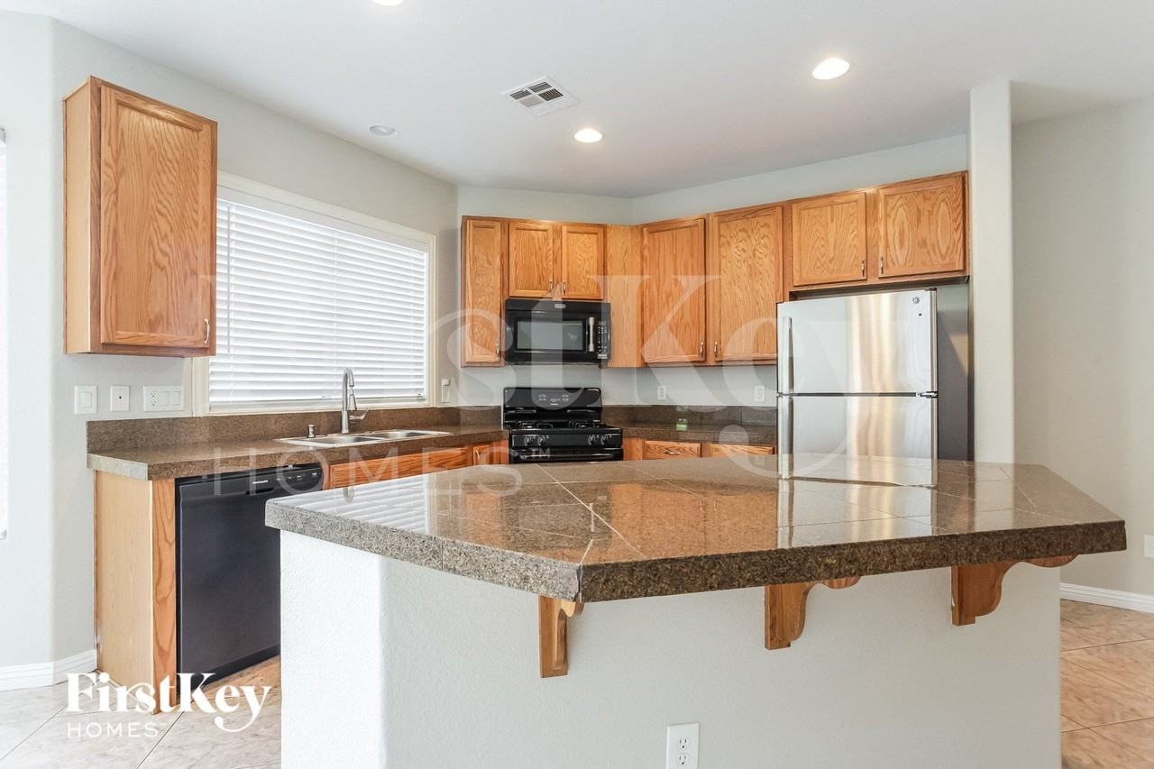 9100 Little Horse Ave - Photo 6 of 15