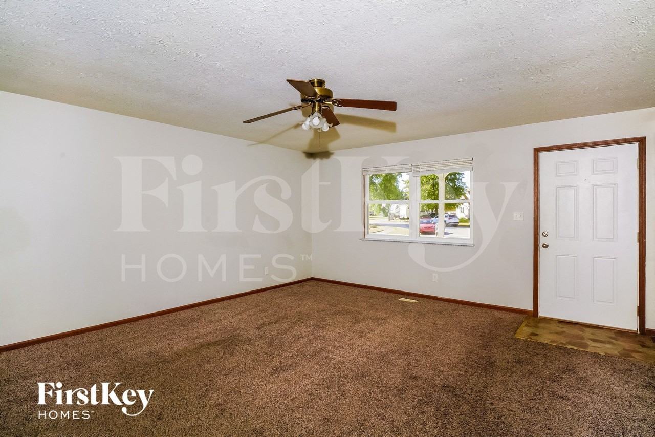 8631 Pleasant Creek Ct - Photo 2 of 15