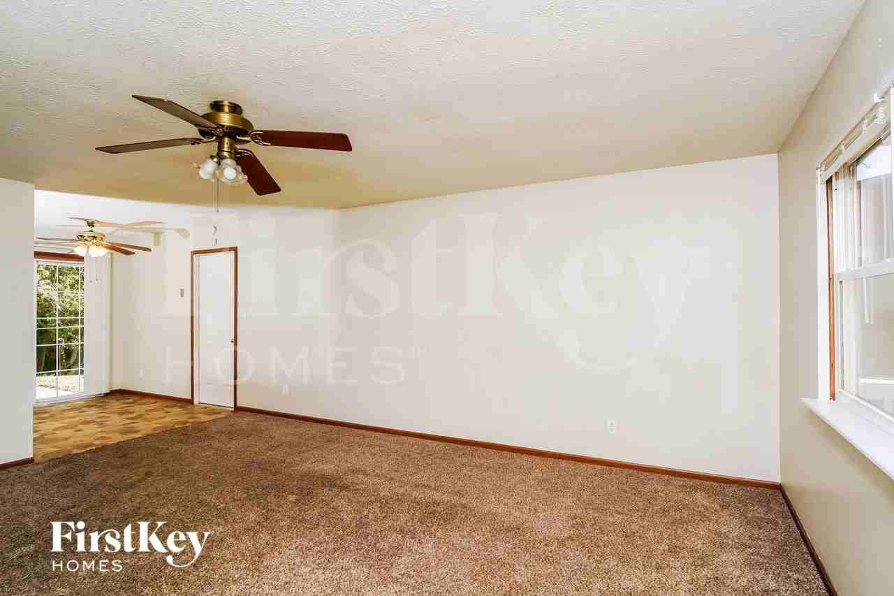 8631 Pleasant Creek Ct - Photo 3 of 15