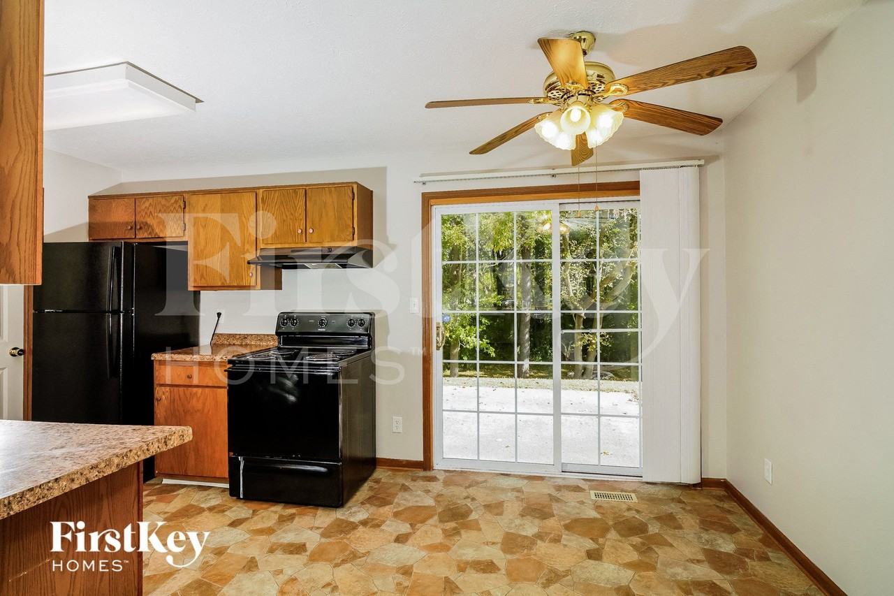 8631 Pleasant Creek Ct - Photo 6 of 15