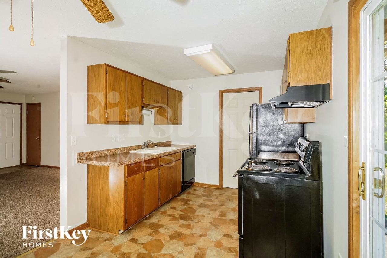 8631 Pleasant Creek Ct - Photo 7 of 15