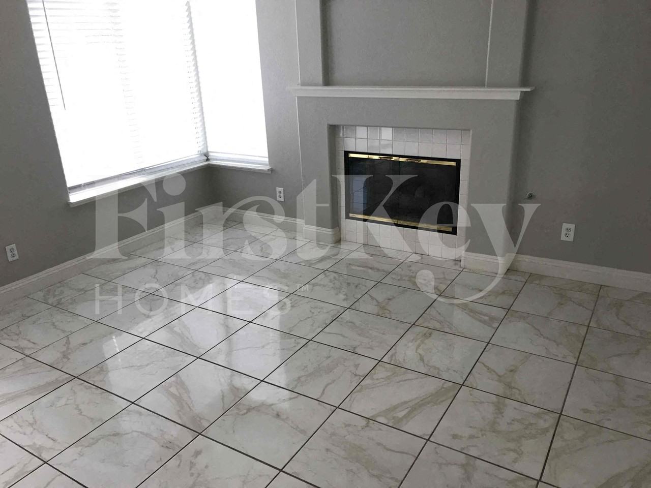 8041 Hilliard Ave - Photo 3 of 28